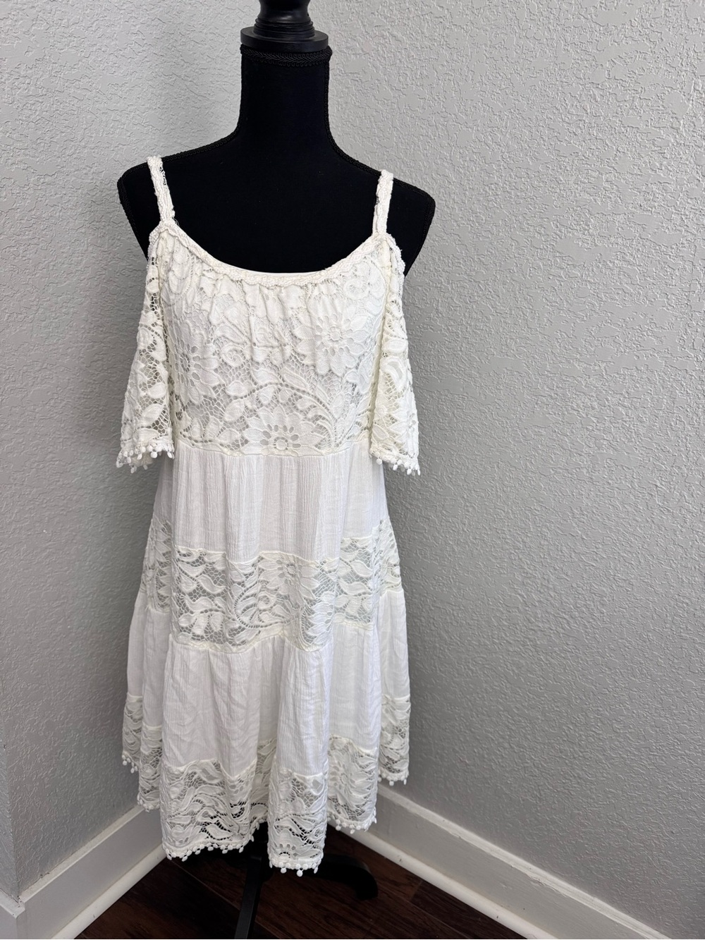 Signature by Robbie Bee Ivory Lace Cold-Shoulder Mini Dress
